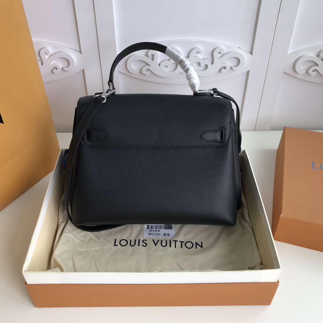 l0vis Vvtt0n lockme ever mm soft grained calfskin leather black m51395 33.5 x 21.5 x 14.5 cm