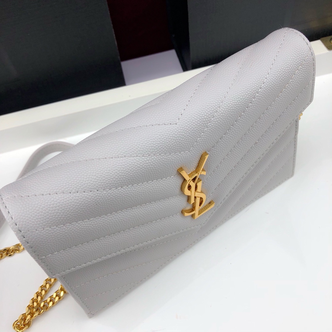 Y51 envelope chain wallet in grain de poudre embossed leather white 393953 19 x 11.5 x 4 cm