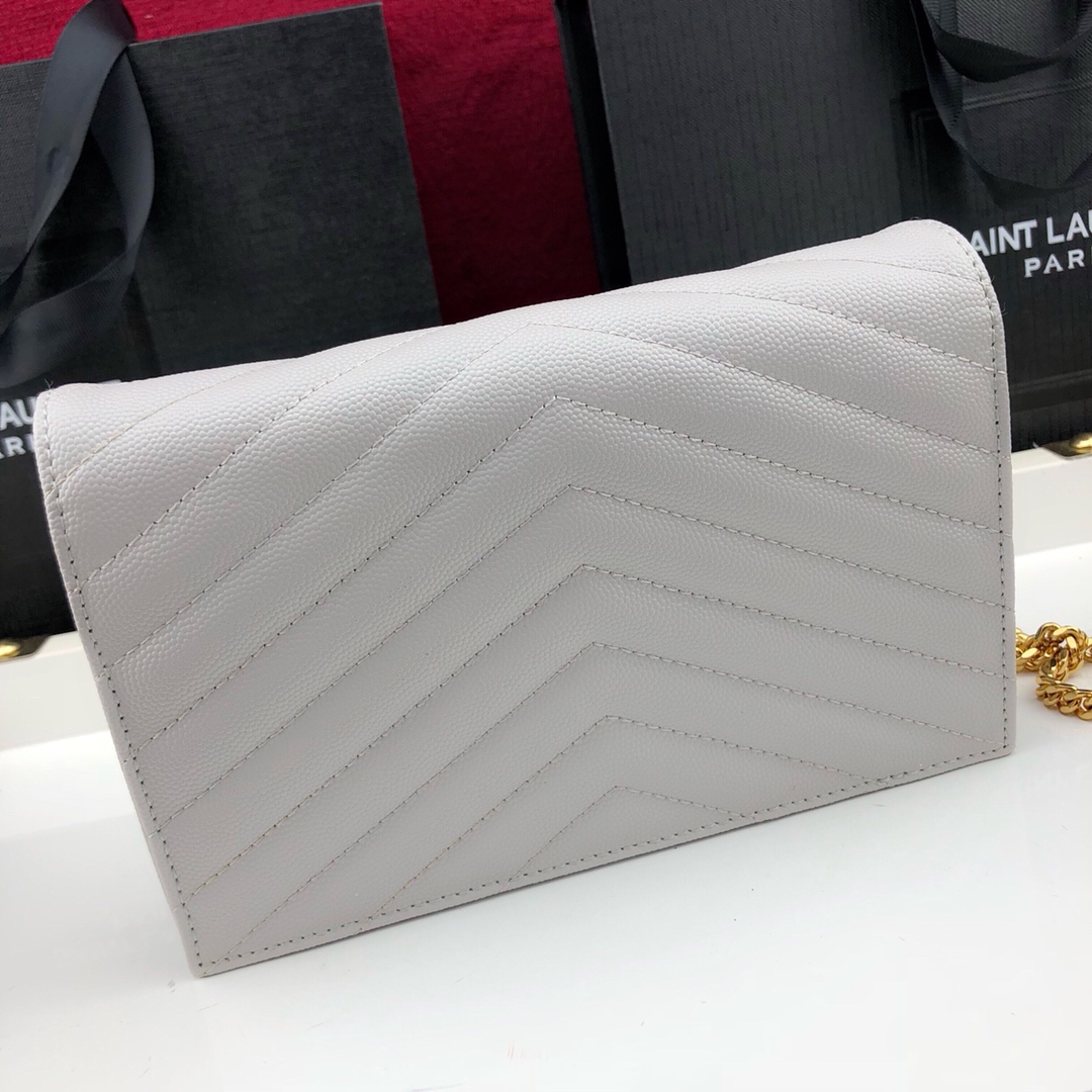 Y51 envelope chain wallet in grain de poudre embossed leather white 393953 19 x 11.5 x 4 cm
