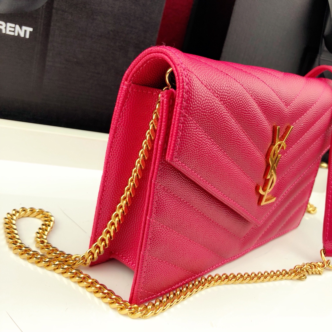 Y51 envelope chain wallet in grain de poudre embossed leather dark pink 393953 19 x 11.5 x 4 cm