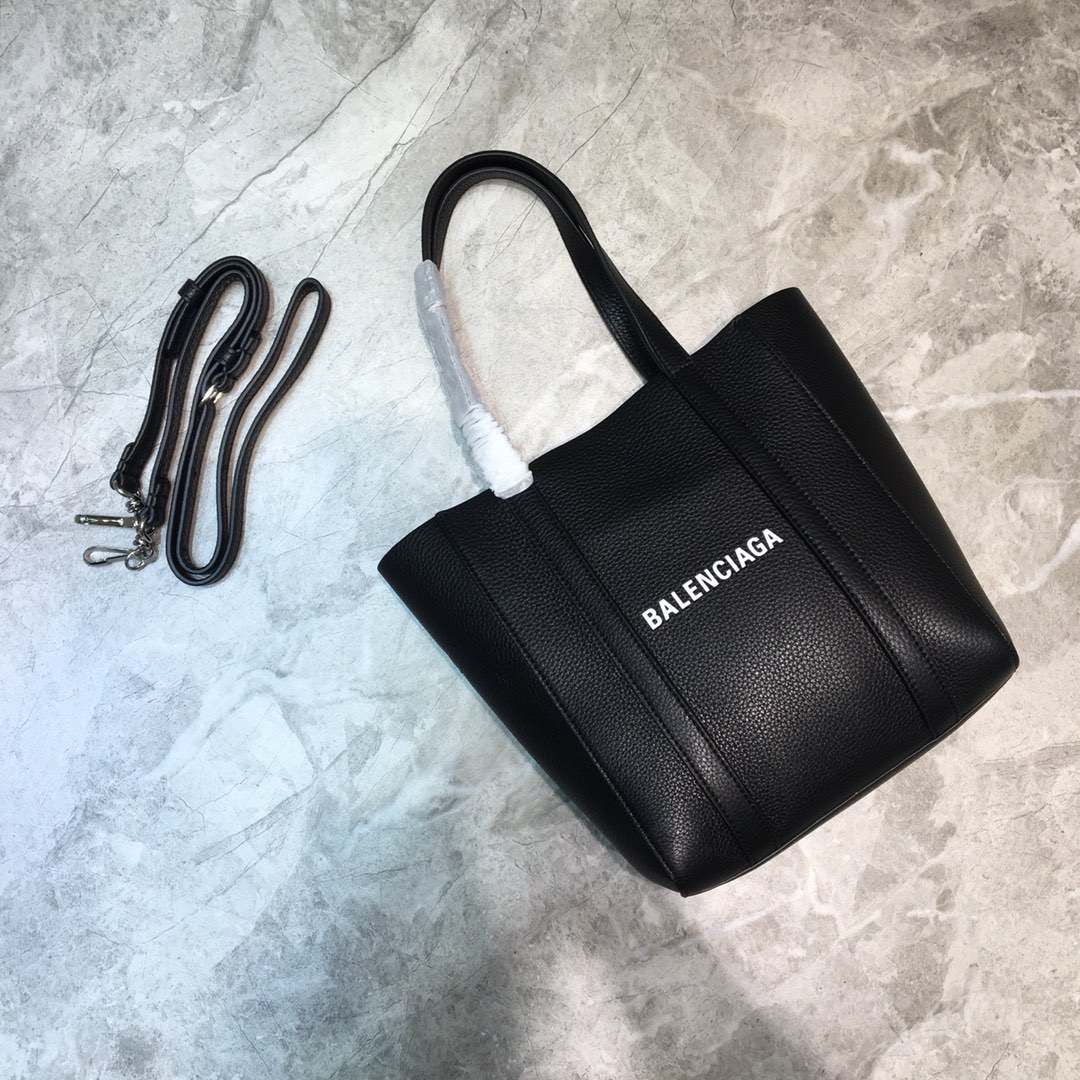 Ba1en*iaga women's everyday xxs tote bag in black 551815 19 x 10 x 21 cm