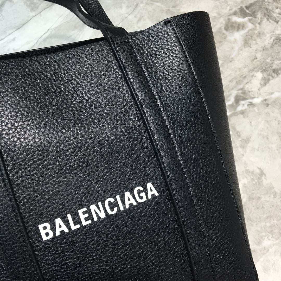 Ba1en*iaga women