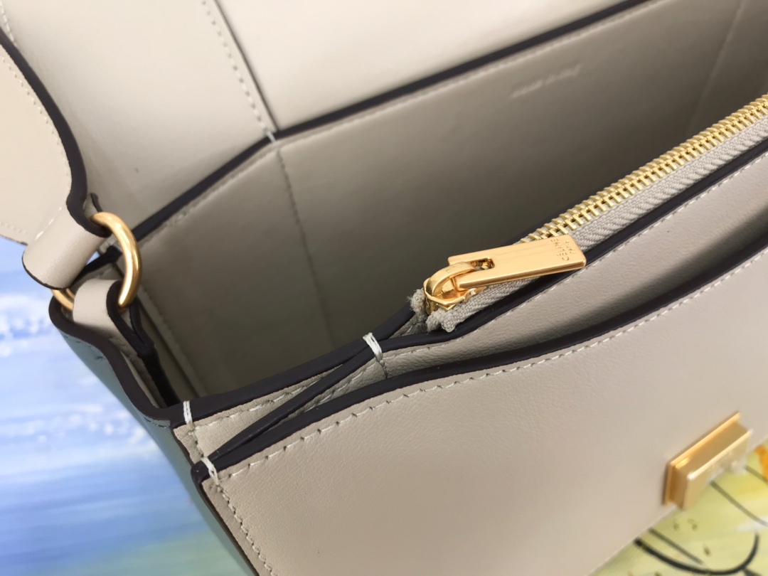 Ce1i*e medium frame bag in shiny smooth calfskin light beige and grey 180263 25 x 17 x 8.5 cm