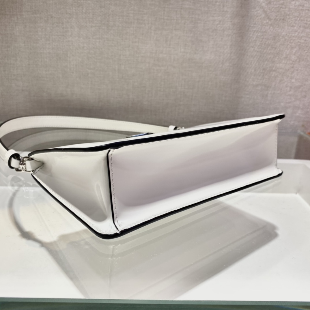 Pra*a mini saffiano leather bag white 1bc155 20 x 12 x 5.5 cm