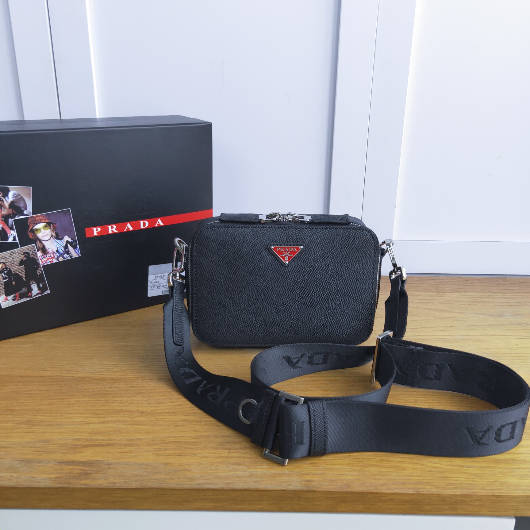 Pra*a brique saffiano leather cross-body bag black and red 2vh070 18 x 12 x 5.5 cm