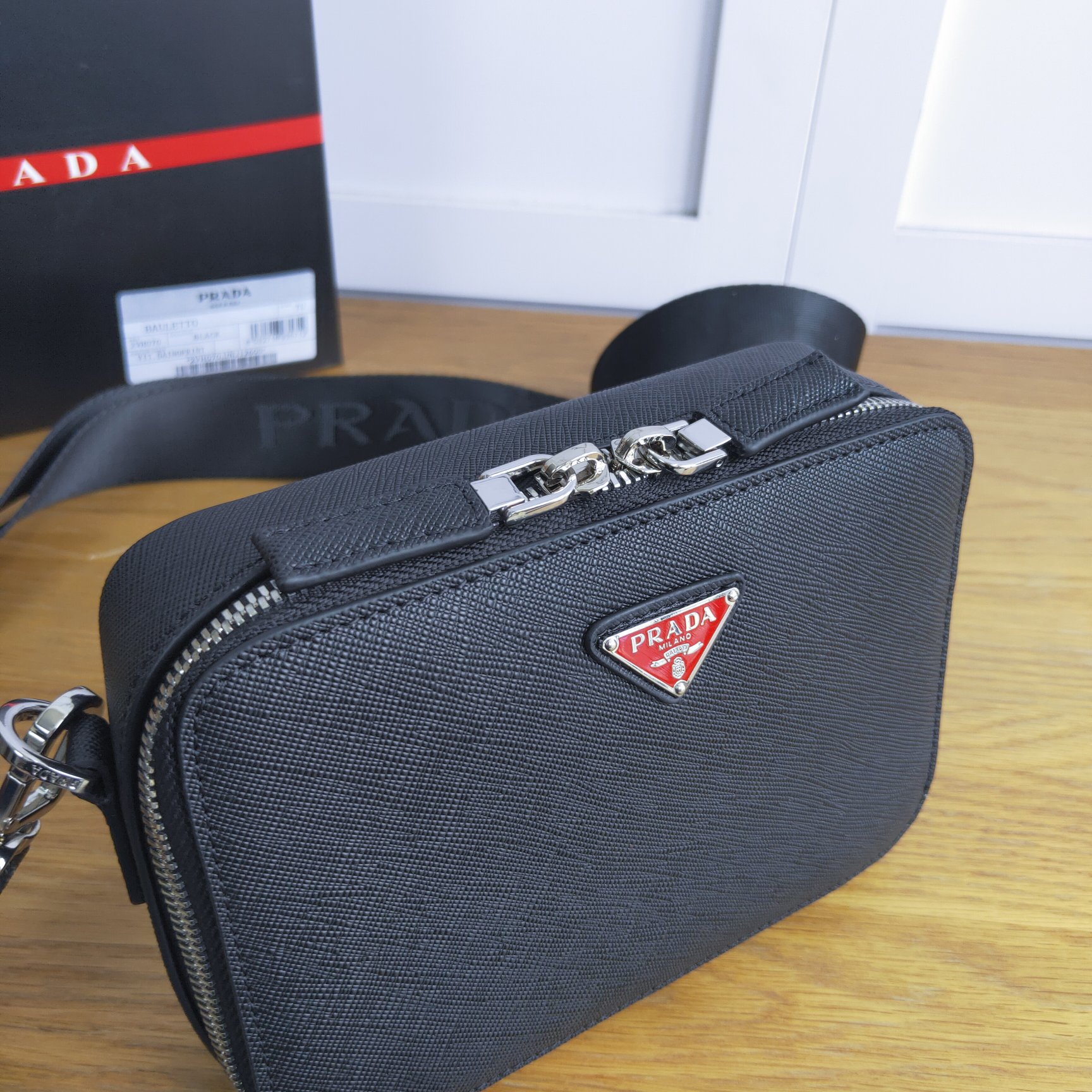 Pra*a brique saffiano leather cross-body bag black and red 2vh070 18 x 12 x 5.5 cm