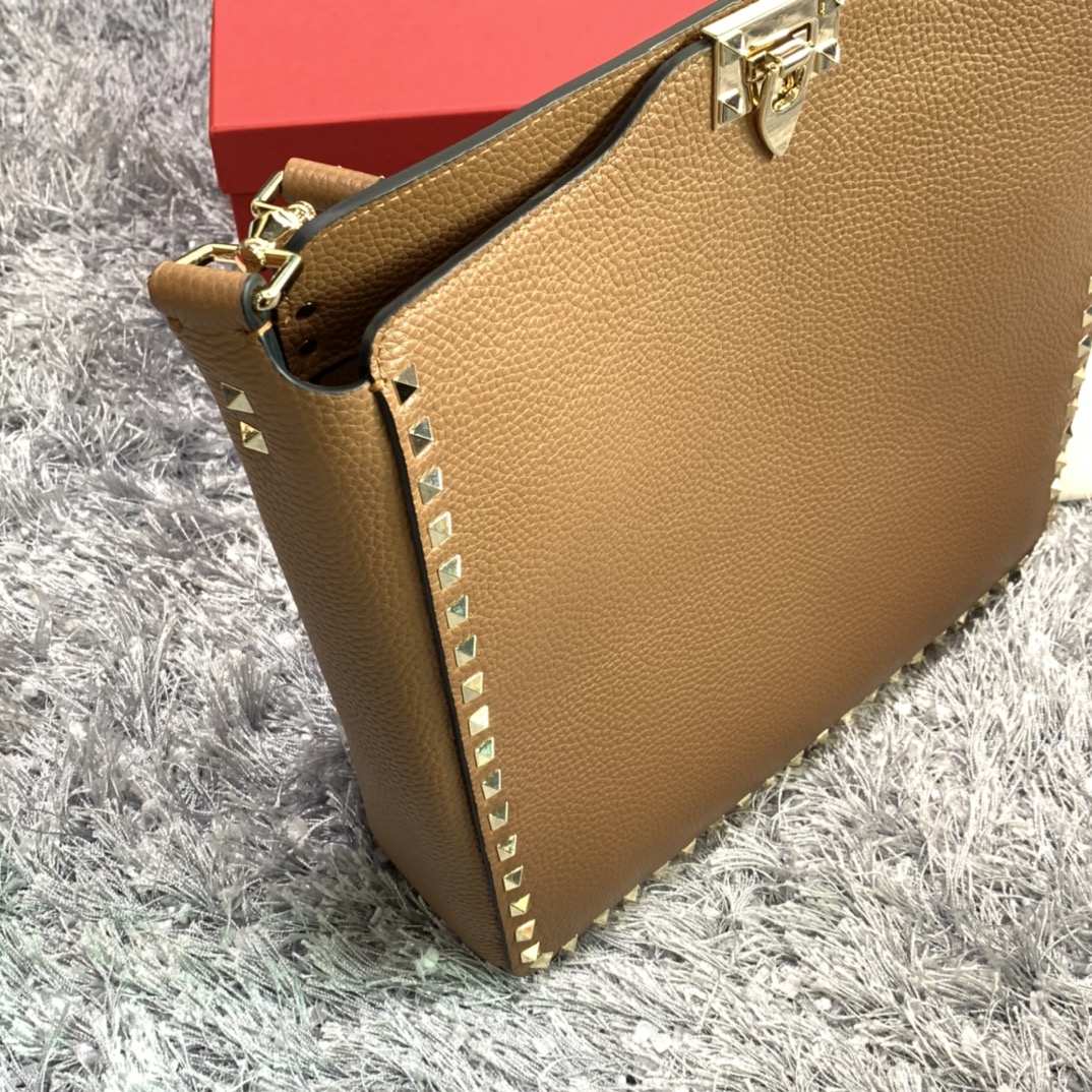 Va1e*ntin0 large garavani rockstud tote soft cowhide leather brown 50031 31 × 8 × 30 cm