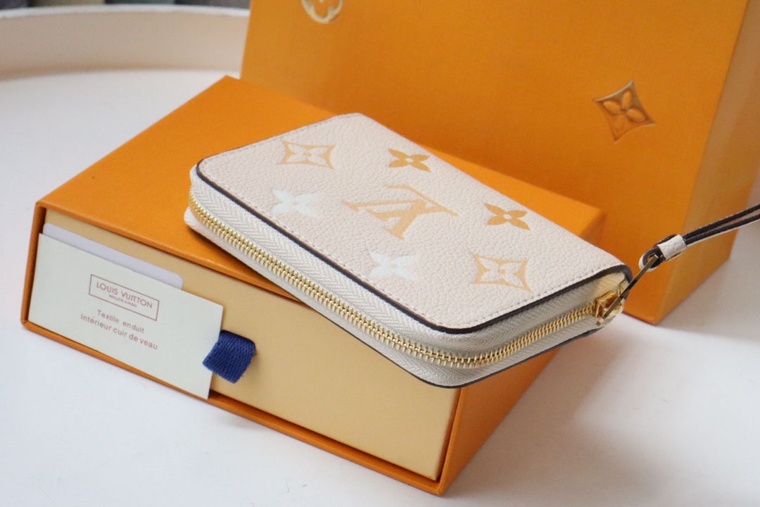 l0vis Vvtt0n zippy coin purse by the pool monogram pattern yellow m80408 11 x 8.5 x 2 cm