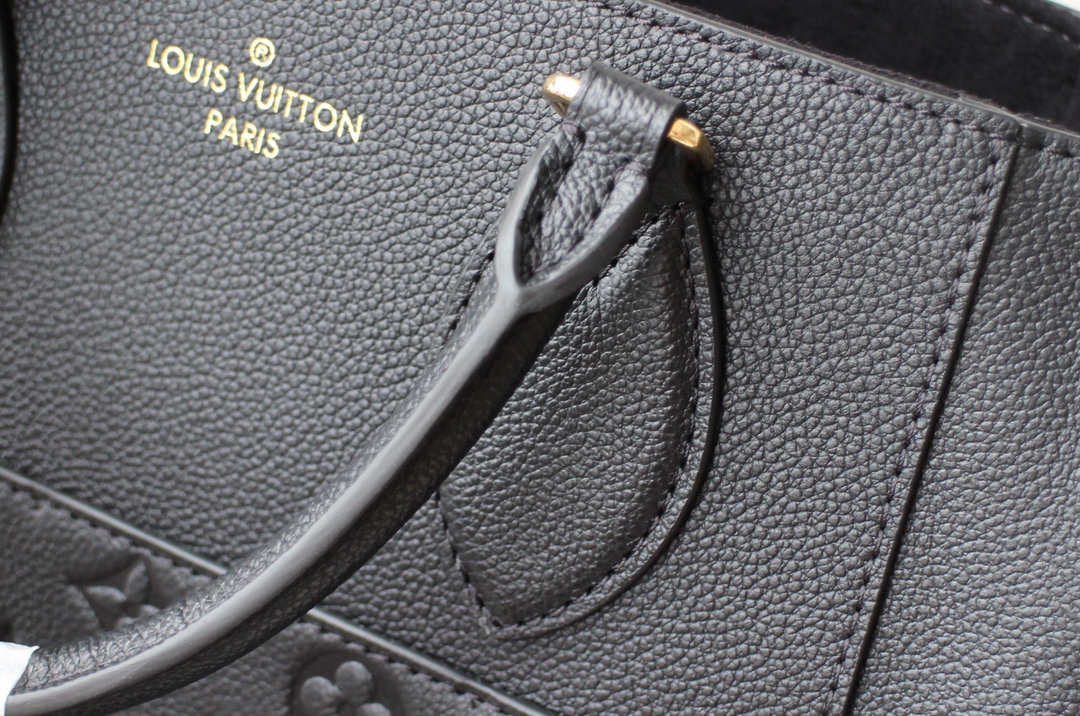 l0vis Vvtt0n fold tote mm monogram empreinte leather black m45409 23 x 28 x 19 cm