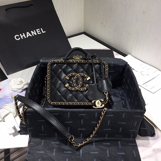 Ch**el small white cc filigree chain around vanity case black as1785 18 x 14 x 8 cm