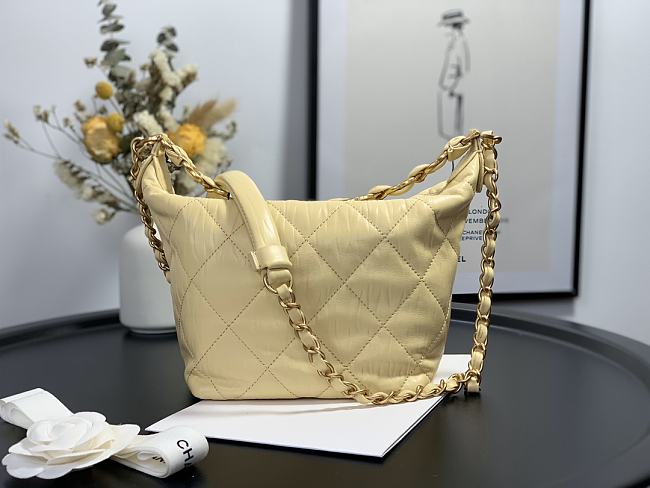 Ch**el hobo bag yellow as2480 15 x 12.5 x 18 cm
