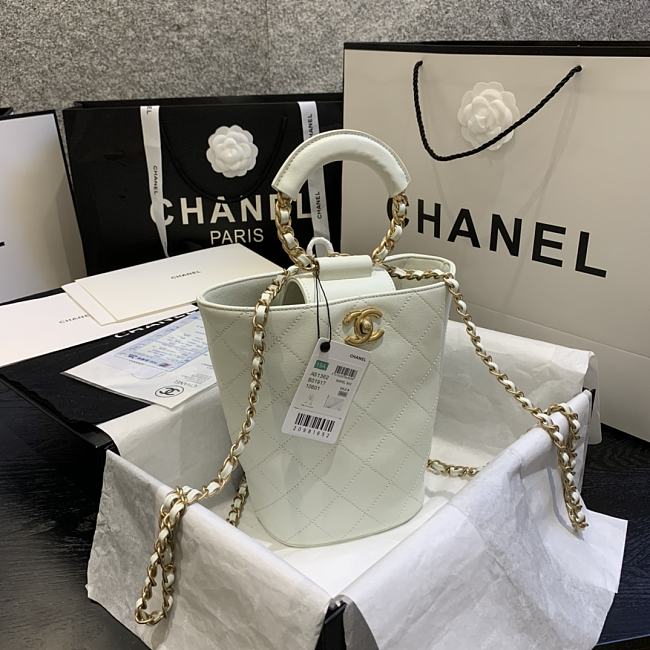 Ch**el chain handle bucket bag white as1362 32 x 26 x 15 cm