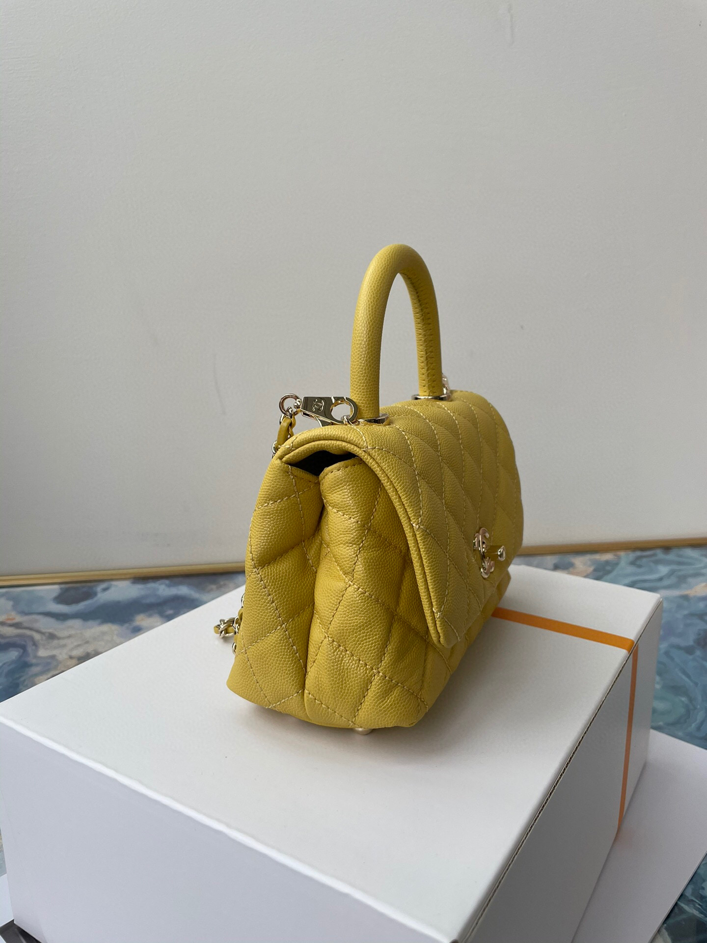 Ch**el extra mini coco handle bag grained leather dark yellow as2215 13 × 19 × 9 cm