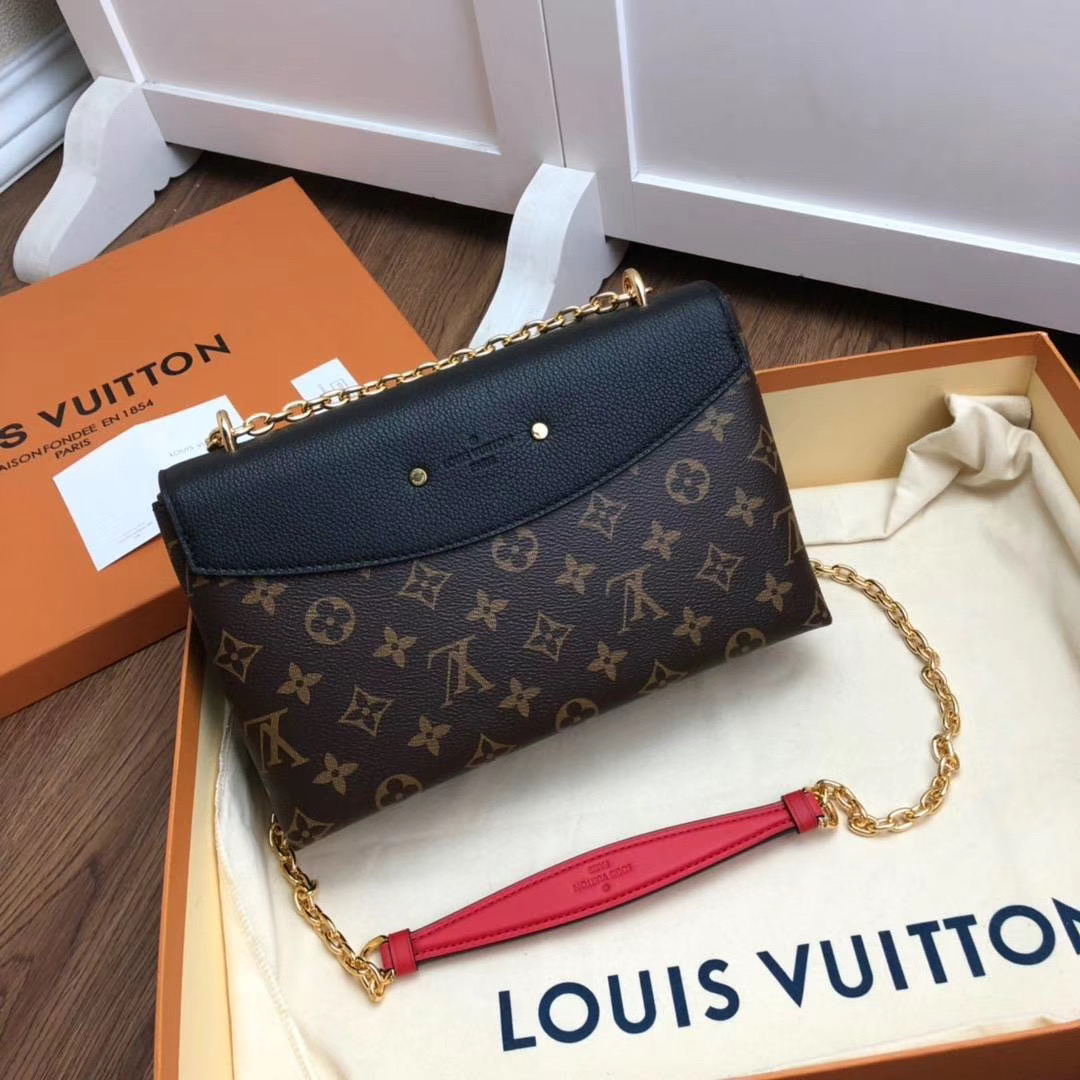 l0vis Vvtt0n saint-placide monogram canvas and leather black m43714 26 x 16 x 7 cm