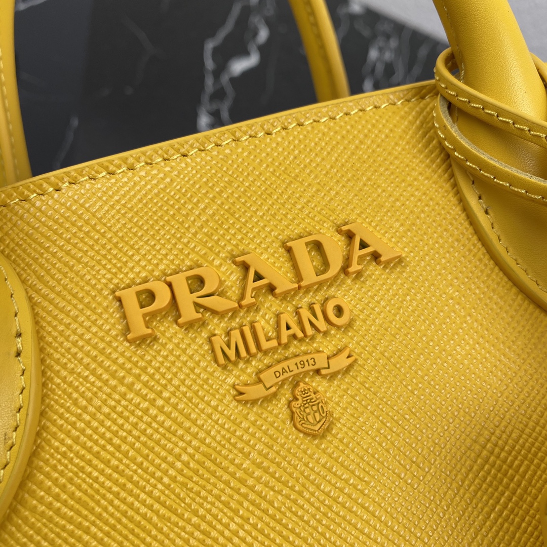 pra*a saffiano leather monoCh*0me bag yellow 1ba269 22 x 16.5 x 11.5 cm