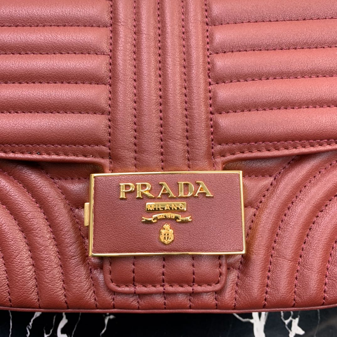 Pra*a diagramme shoulder bag garnet red 1bd227 20.5 x 14 x 5 cm