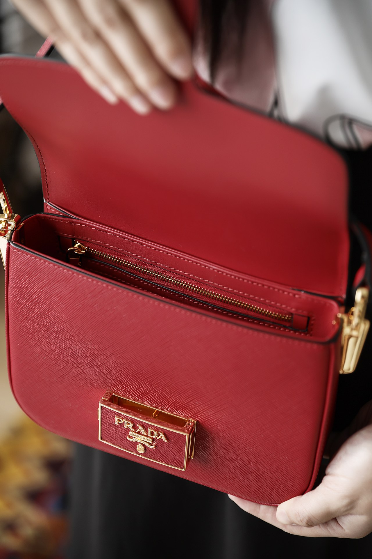 Pra*a saffiano leather emblème bag red 1bd217 20.5 x 14 x 5 cm