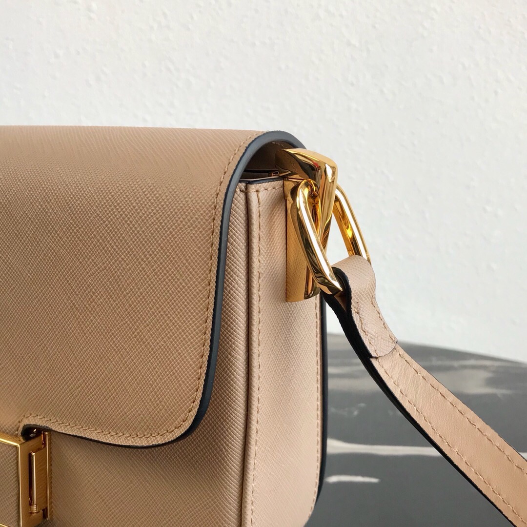 Pra*a saffiano leather emblème bag powder pink 1bd217 20.5 x 14 x 5 cm