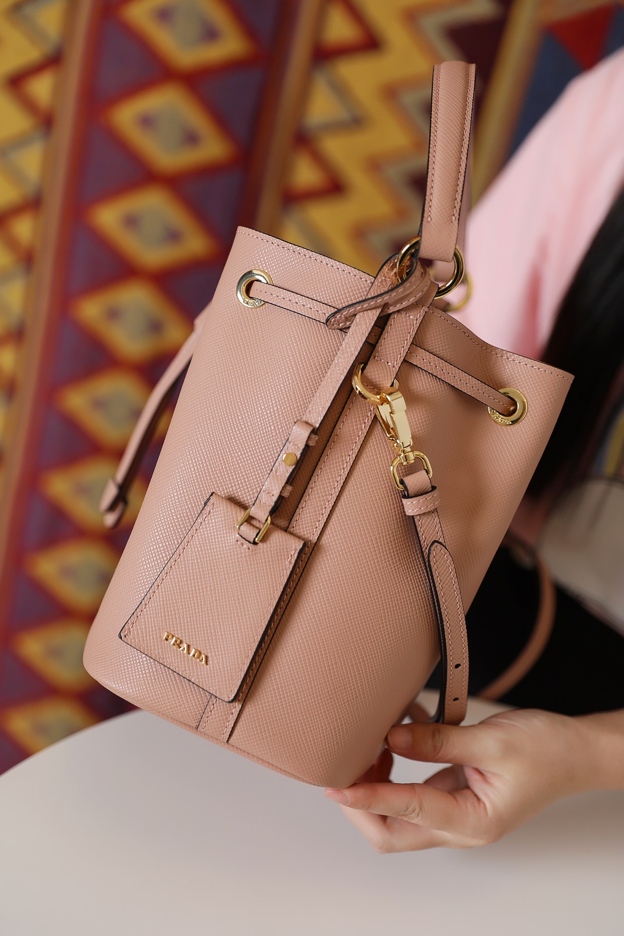 Pra*a saffiano leather bucket bag creme 1be032 22 × 22 × 14 cm