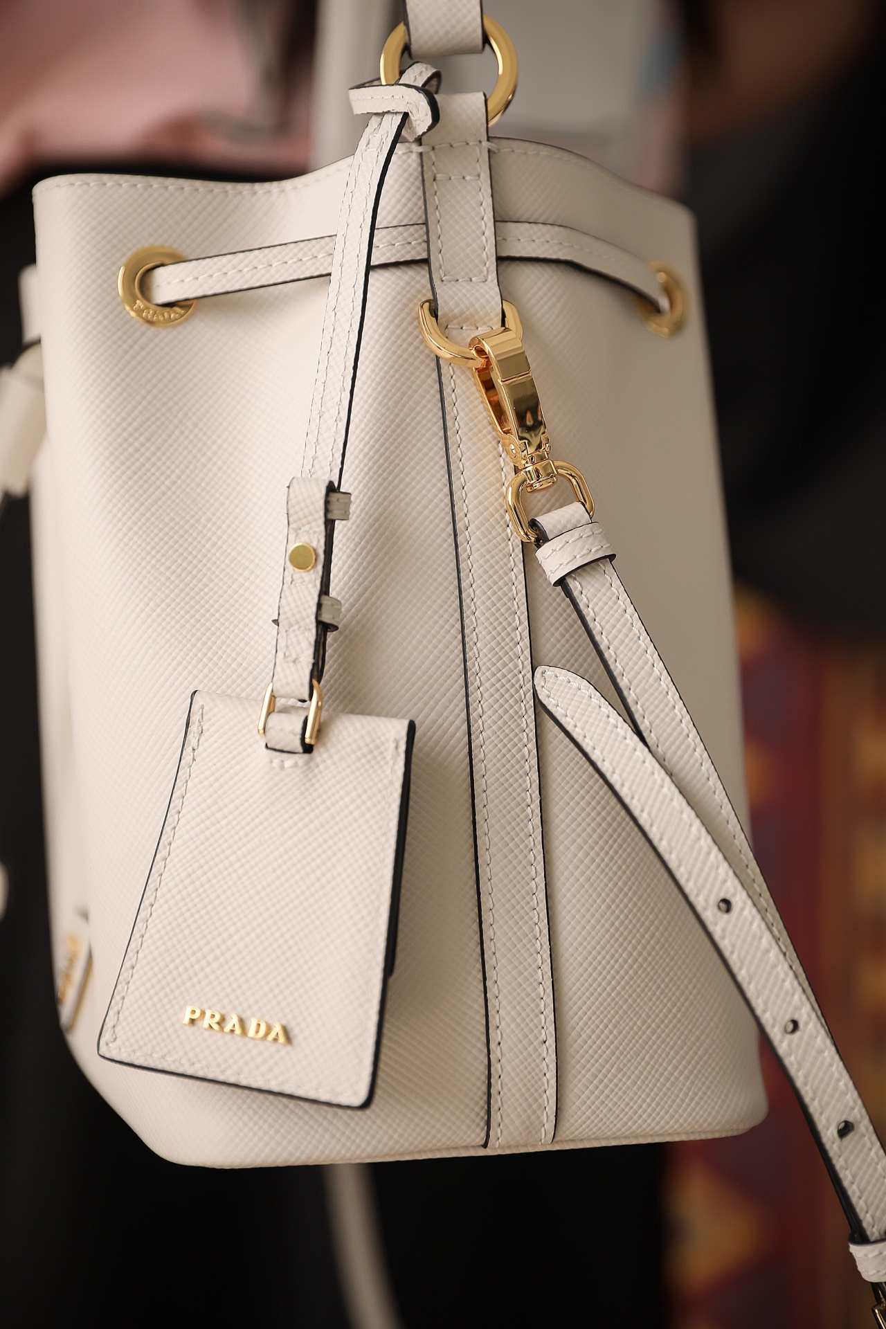 Pra*a saffiano leather bucket bag white 1be032 22 × 22 × 14 cm