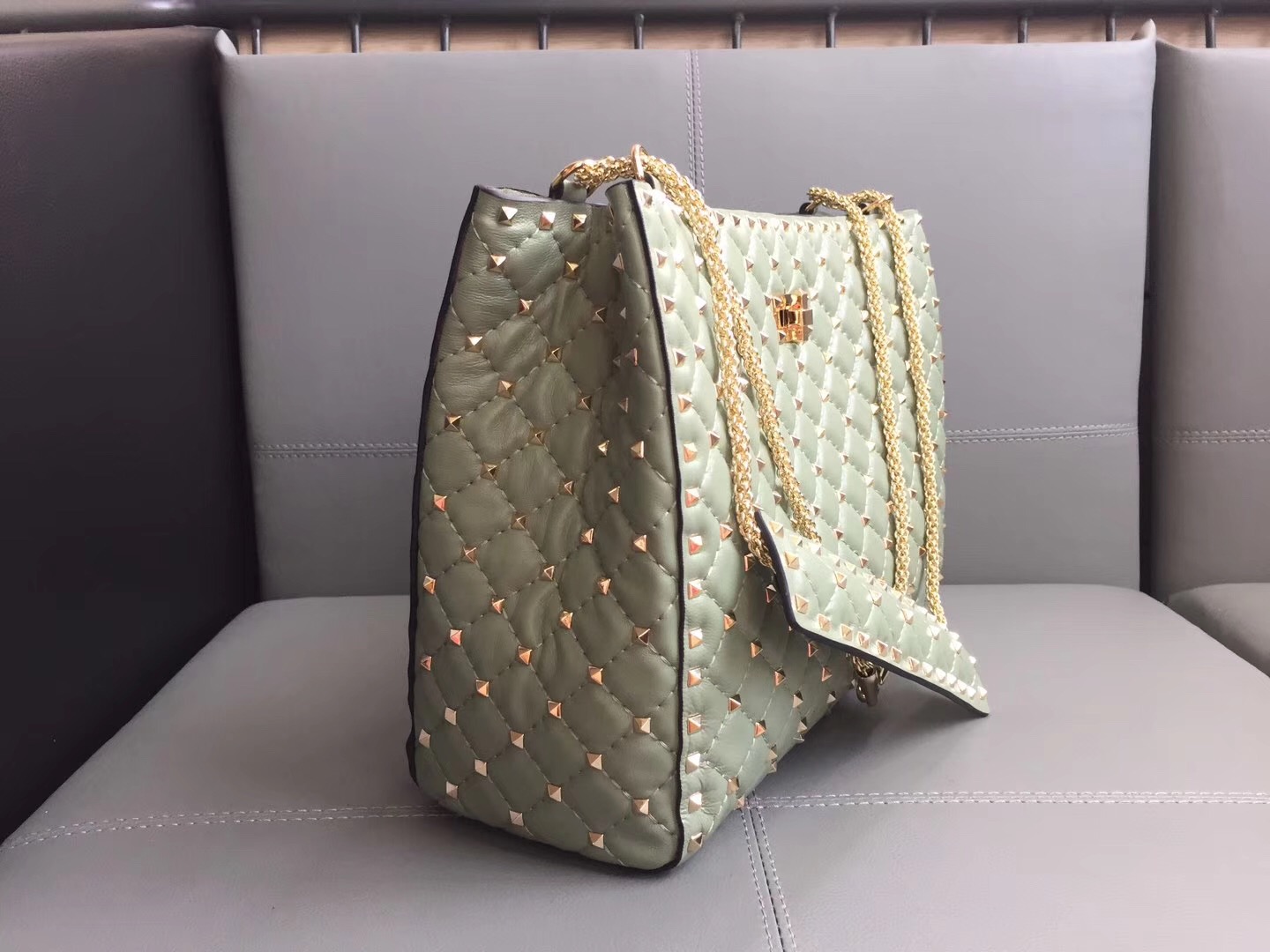 Va1e*ntin0 rockstud spike tote bag mint green 33 x 12 x 23 cm