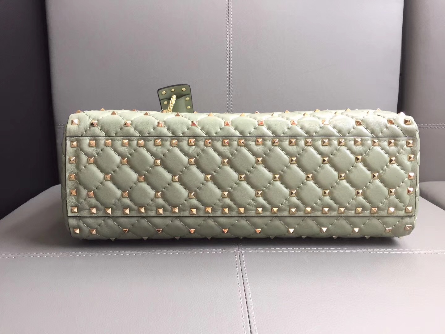 Va1e*ntin0 rockstud spike tote bag mint green 33 x 12 x 23 cm