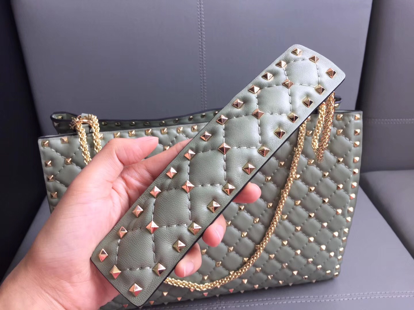 Va1e*ntin0 rockstud spike tote bag mint green 33 x 12 x 23 cm