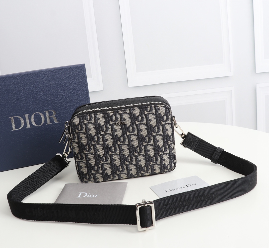 D10r messenger pouch oblique galaxy leather beige 2esbc119vpd 17 x 12.5 x 6 cm