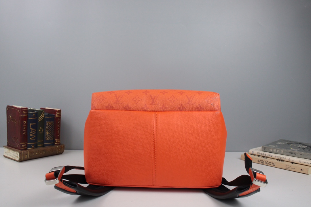 l0vis Vvtt0n discovery backpack pm monogram canvas and taiga leather orange m30230 37 x 40 x 20 cm