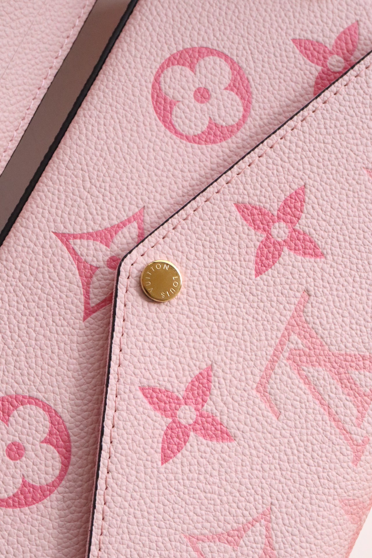 l0vis Vvtt0n fÉlicie pochette monogram empreinte leather pink m69977 21 x 12 x 3 cm
