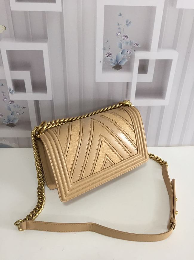 Ch**el medium chevron mix leather flap boy bag beige a67086 25 x 16 x 9 cm