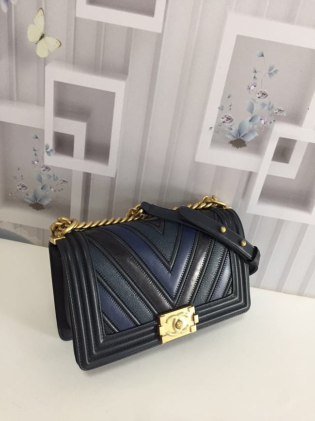 Ch**el medium chevron mix leather flap boy bag blue a67086 25 x 16 x 9 cm
