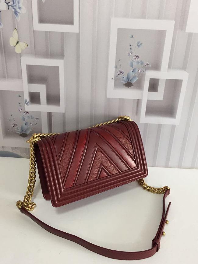 Ch**el medium chevron mix leather flap boy bag red a67086 25 x 16 x 9 cm