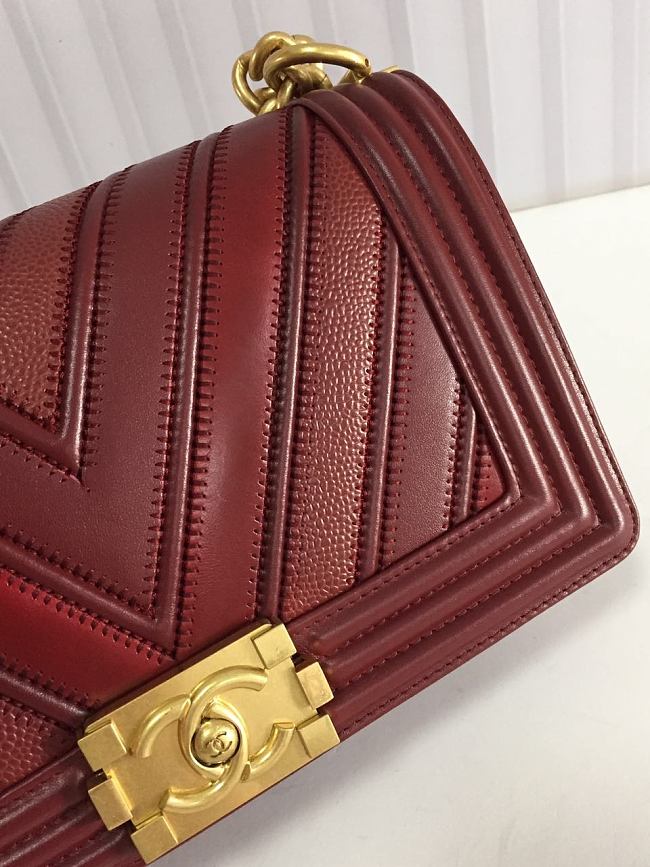Ch**el medium chevron mix leather flap boy bag red a67086 25 x 16 x 9 cm