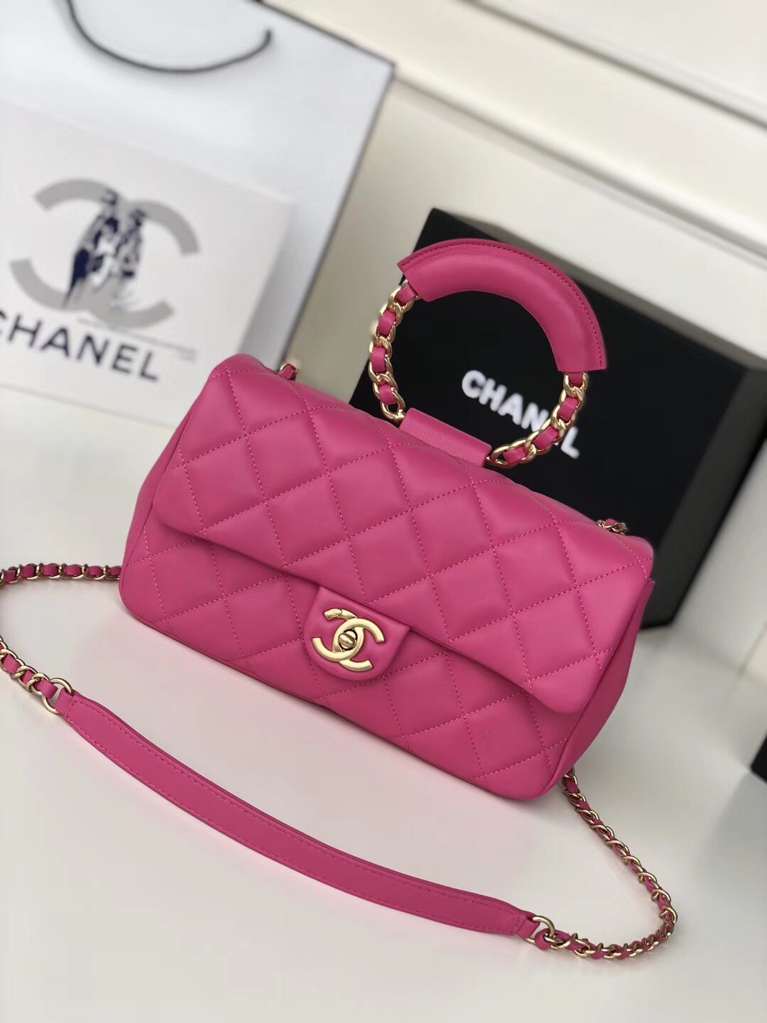 Ch**el circular handle flap bag lambskin pink as1358 24 x 15 x 6 cm