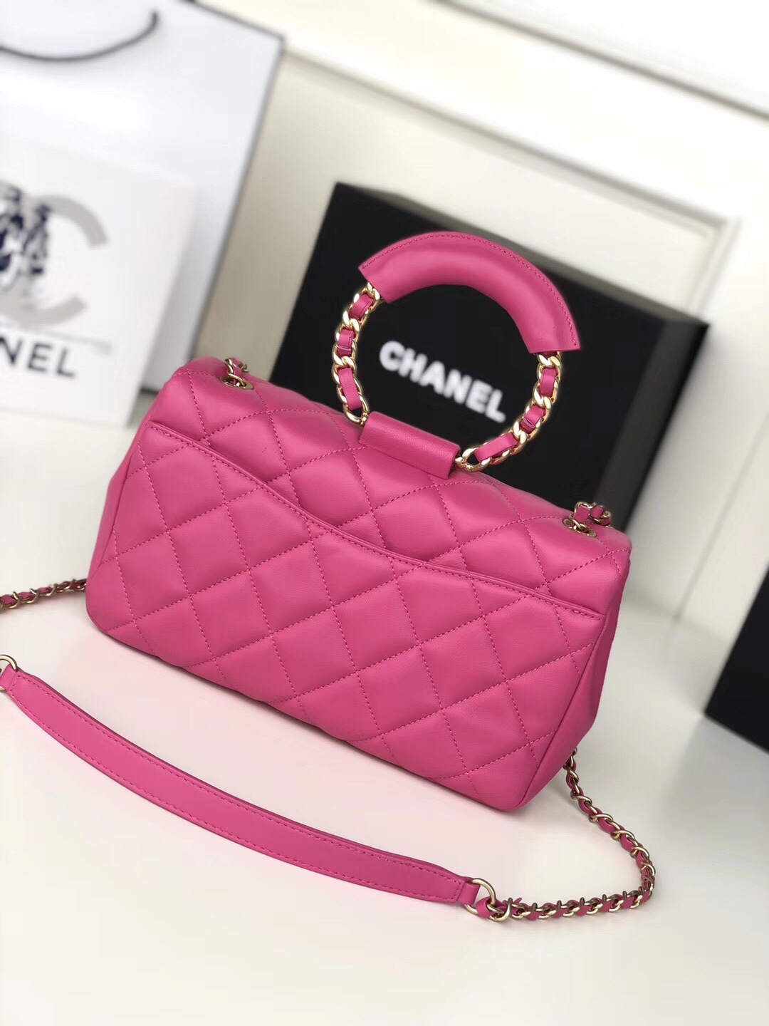 Ch**el circular handle flap bag lambskin pink as1358 24 x 15 x 6 cm
