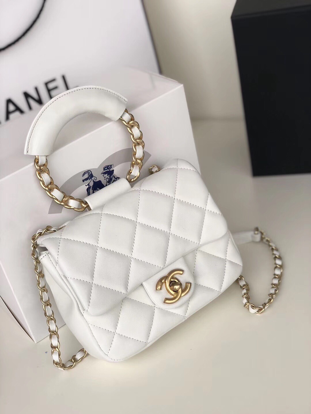 Ch**el small circular handle bag lambskin white as1357 20 x 18 x 7.5 cm