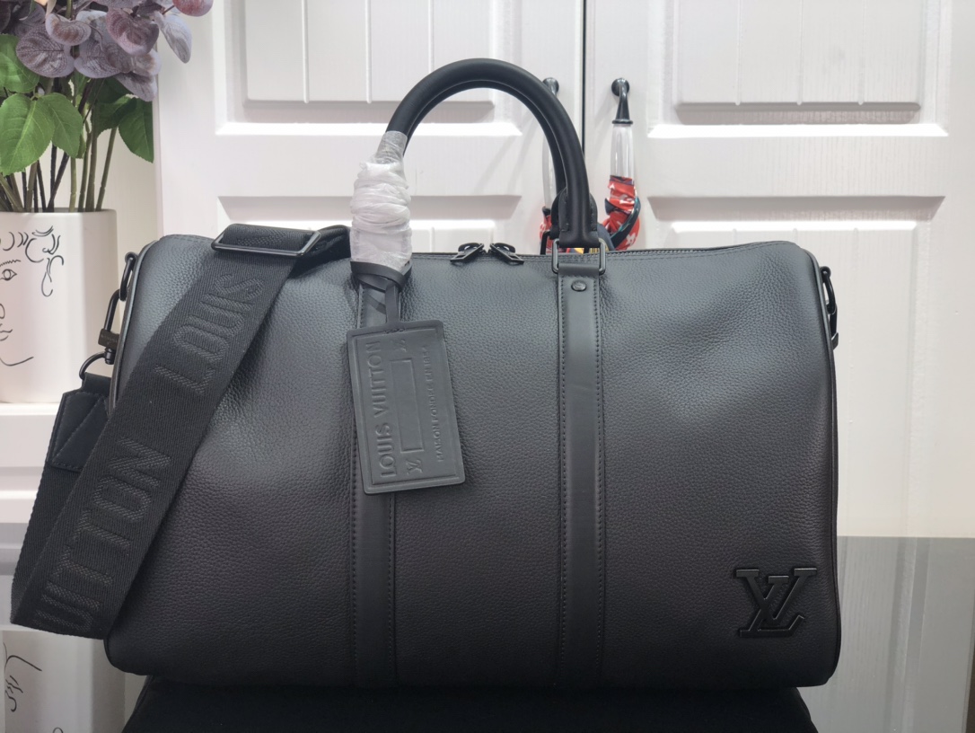 l0vis Vvtt0n keepall bandouliÈre 40 leather black m57088 42 x 26 x 20 cm