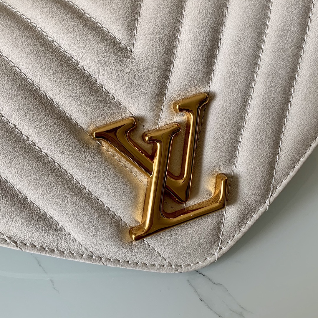 l0vis Vvtt0n new wave multi pochette quilted leather white m56461 21 x 13 x 6.5 cm