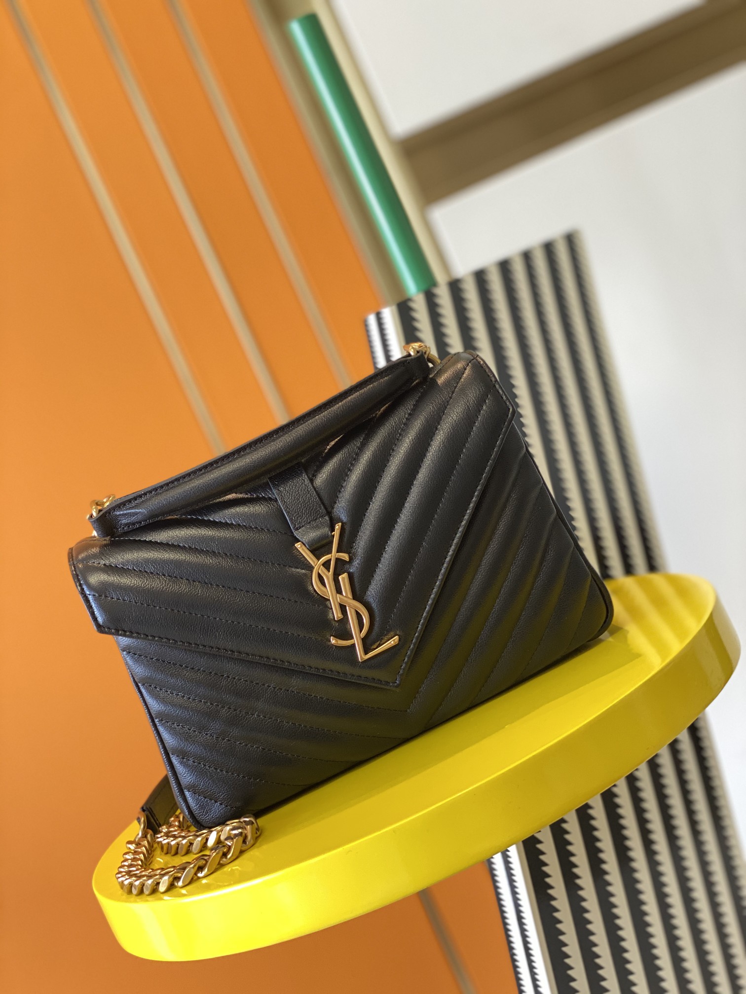 y51 medium college in quilted leather G01den metal black 600279 24 x 17 x 6.5 cm