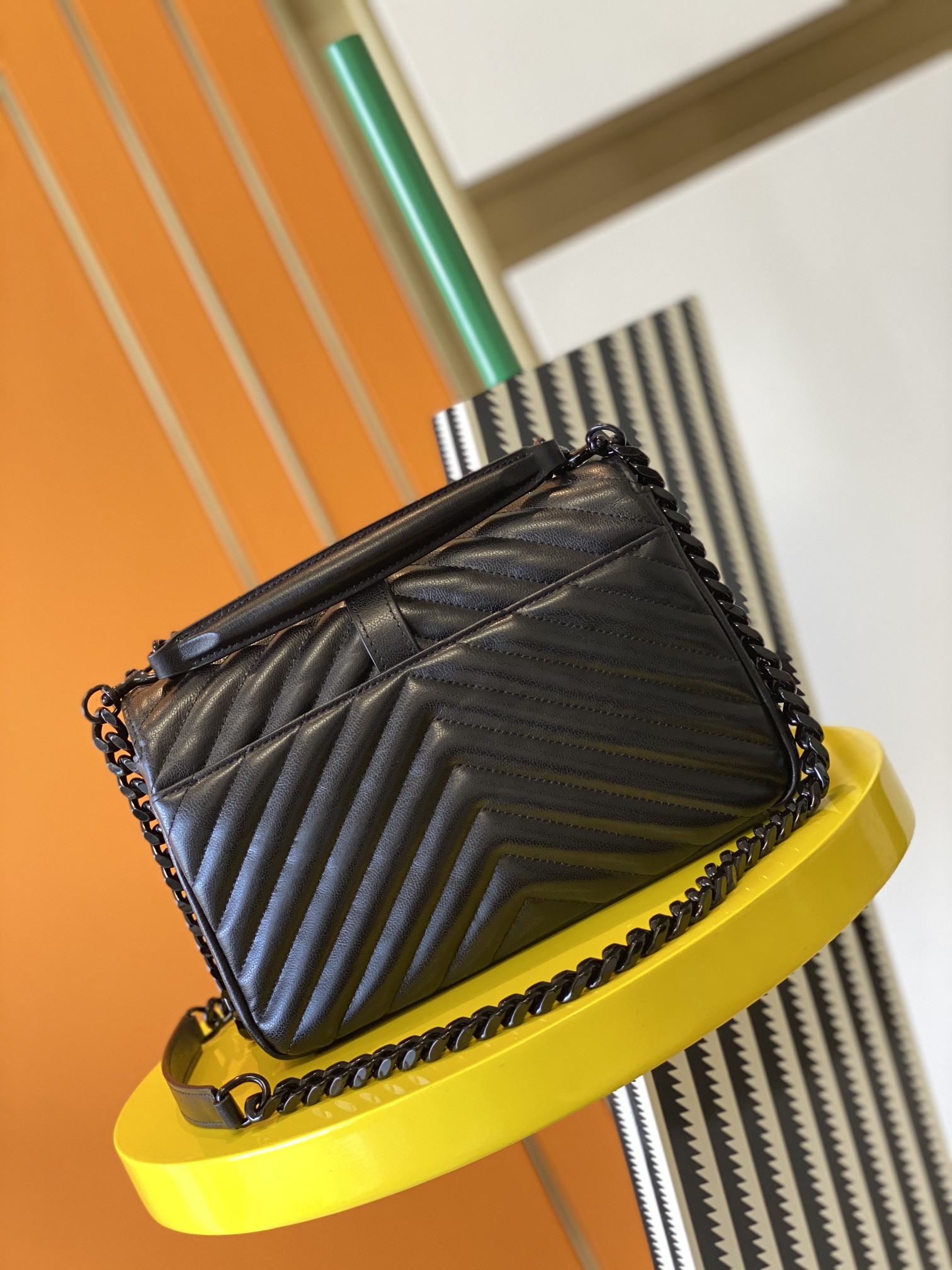 Y51 medium college in quilted leather black metal black 600279 24 x 17 x 6.5 cm