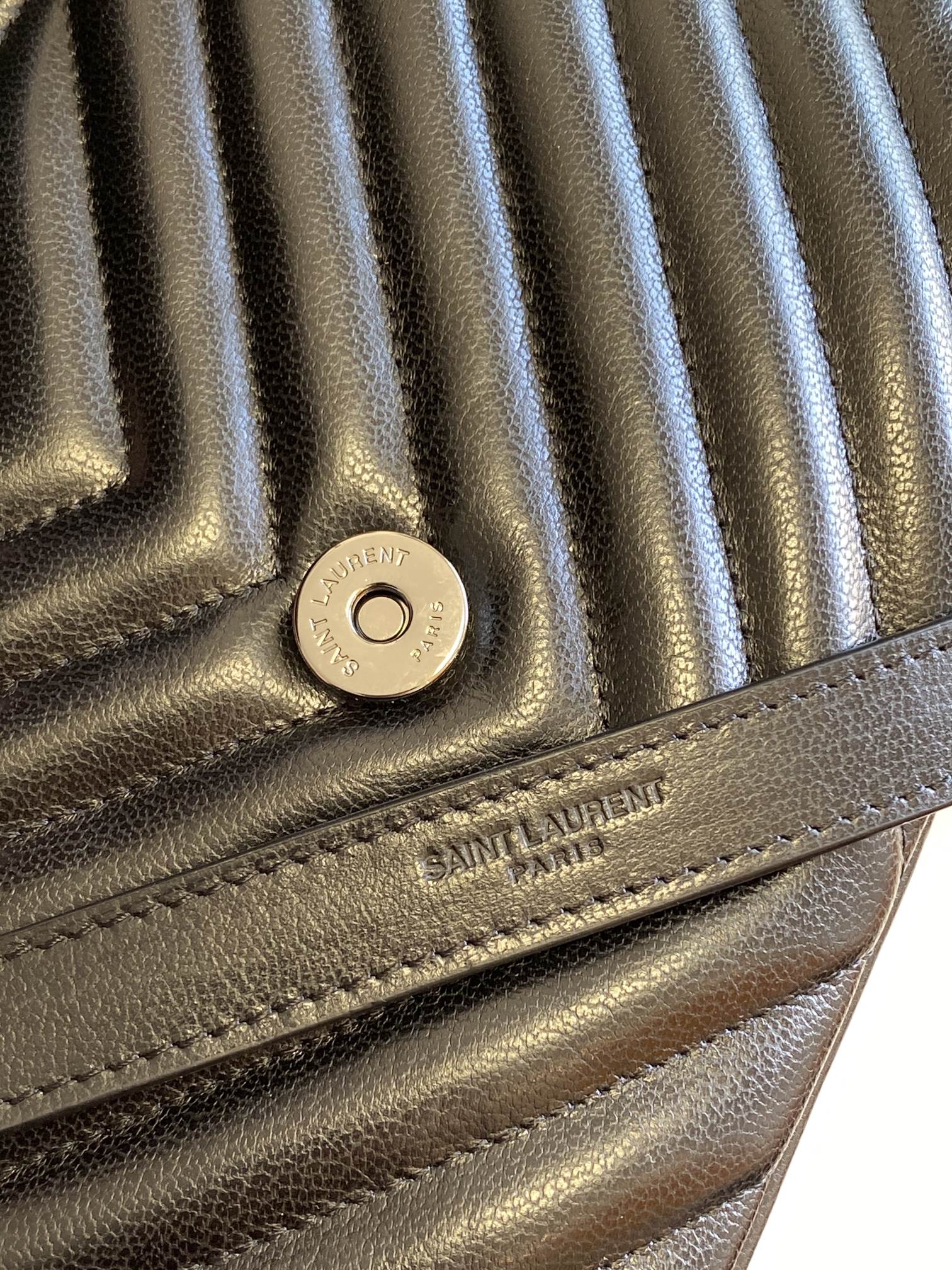 Y51 medium college in quilted leather black metal black 600279 24 x 17 x 6.5 cm