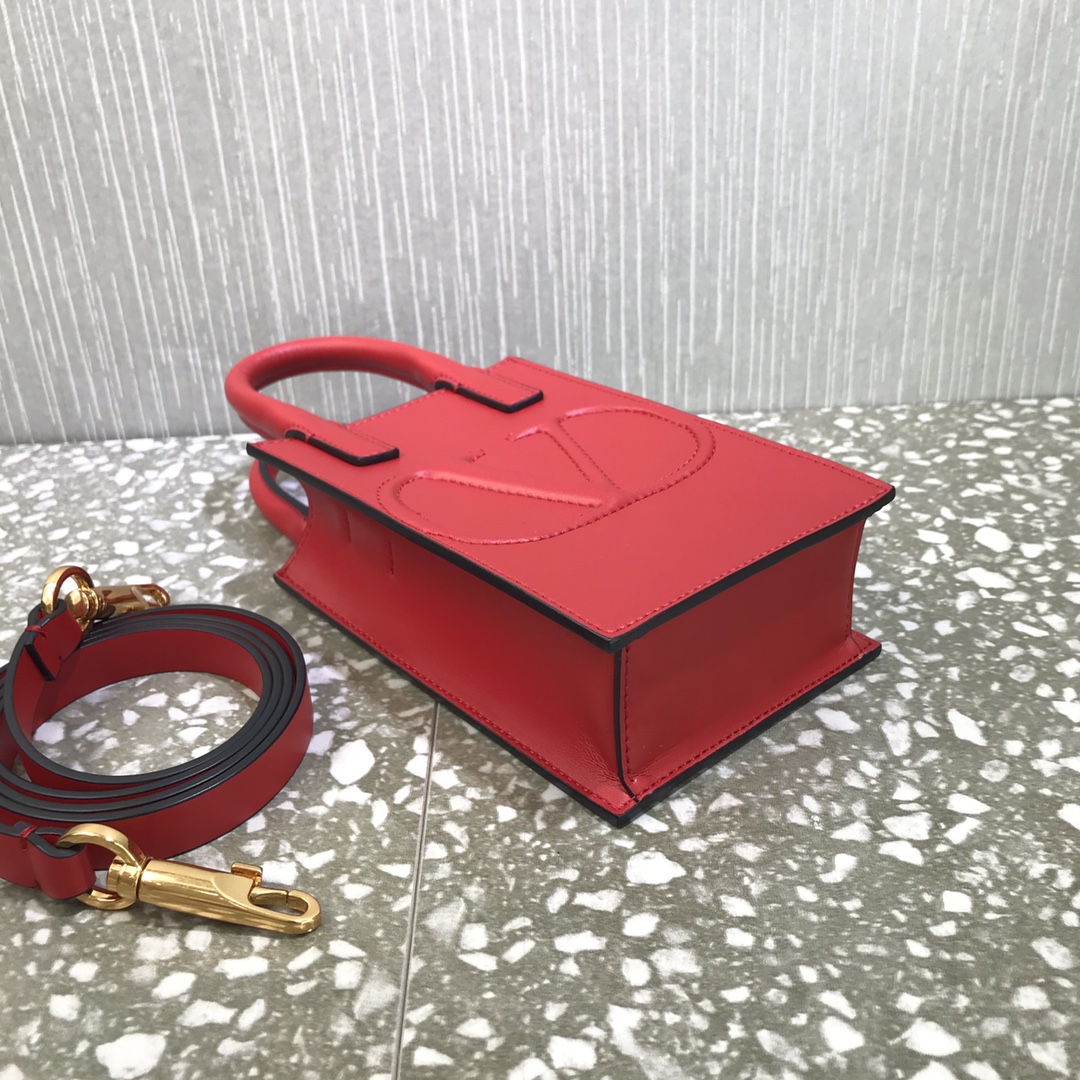 Va1e*ntin0 mini garavanivlogo walk tote bag calfskin leather red uw2p0u57qel 11 x 16.5 x 5.5 cm