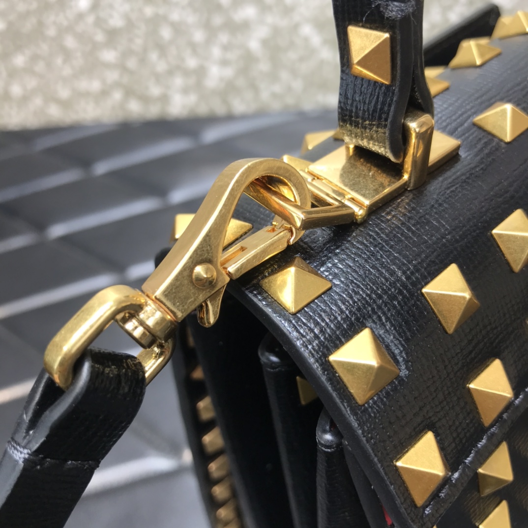 Va1e*ntin0 small rockstud alcove grainy calfskin handbag with all-over studs black ww2b0j71dan 22 x 17 x 9 cm