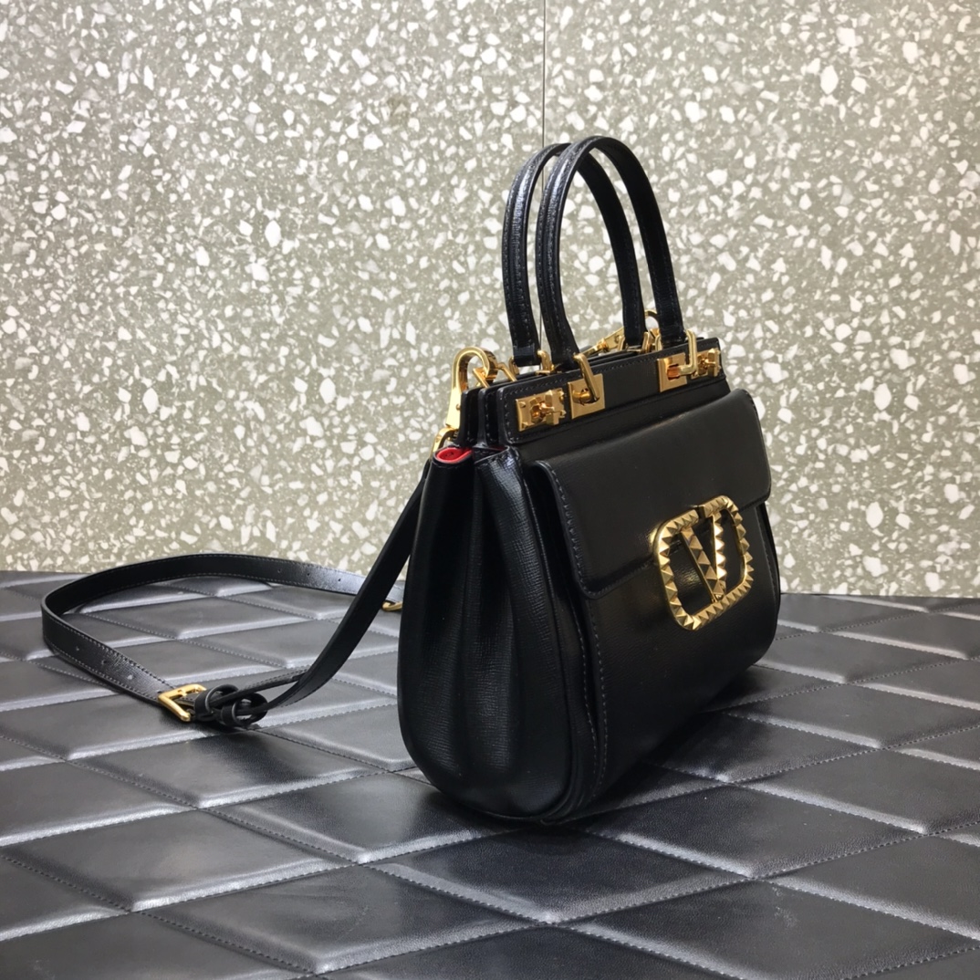 Va1e*ntin0 medium rockstud alcove handbag in grainy calfskin black ww2b0j41bqz 23 x 20 x 6 cm