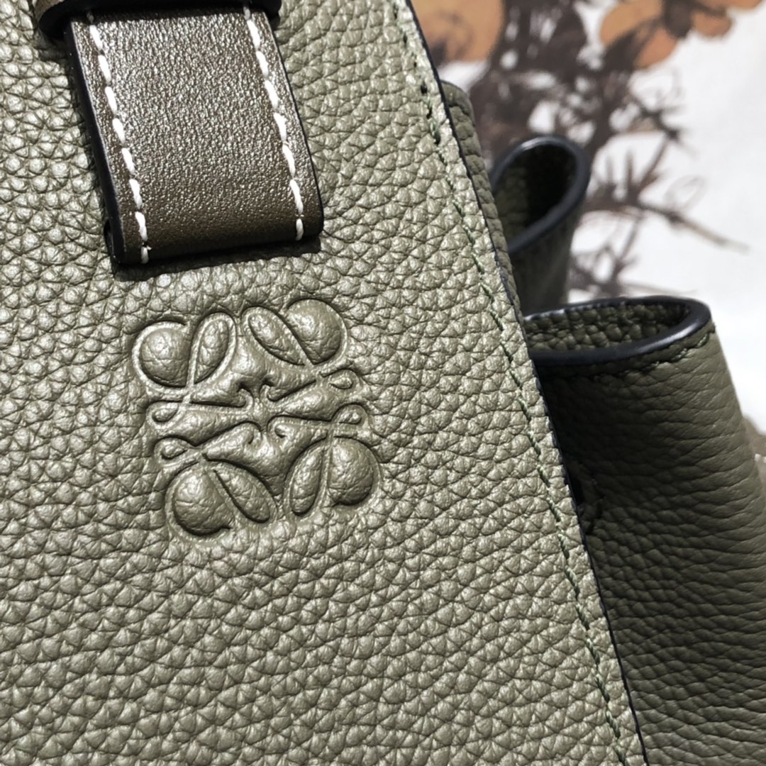 L0ew* small hammock bag cassic calfskin leather avocado green 387.30.s35 26 x 21 x 14 cm