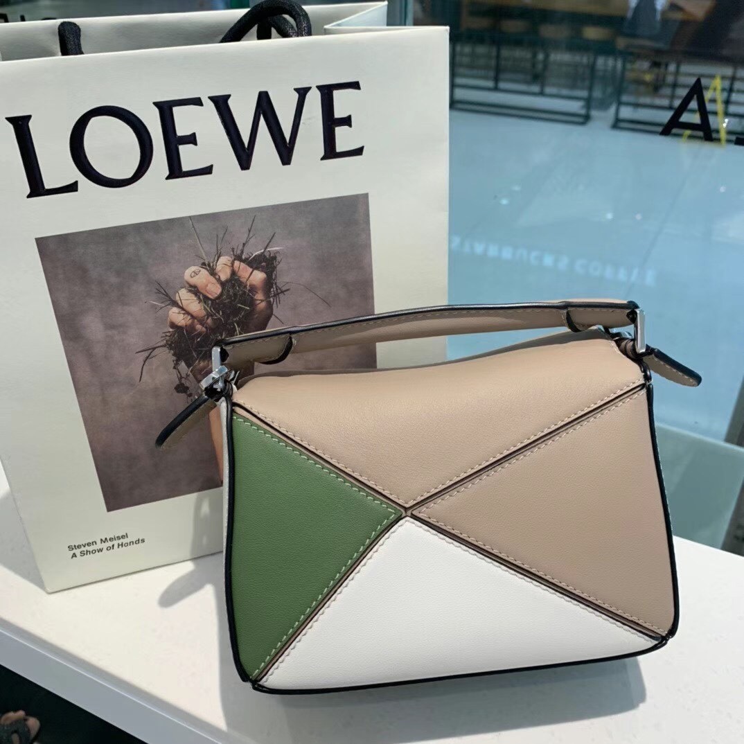 L0ew* mini puzzle bag classic calfskin leather sand/white a510u95x34 18 x 12.5 x 8 cm