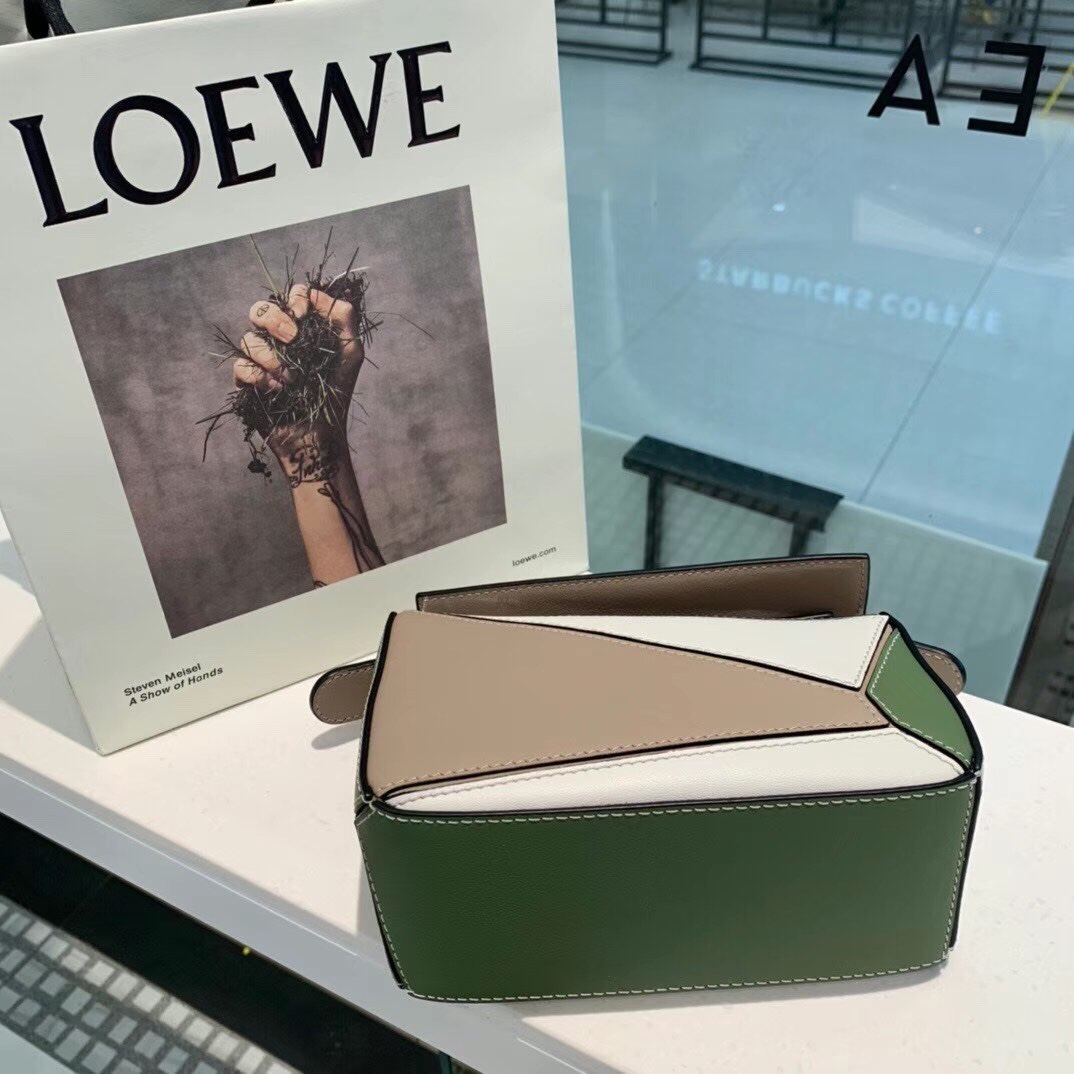 L0ew* mini puzzle bag classic calfskin leather sand/white a510u95x34 18 x 12.5 x 8 cm