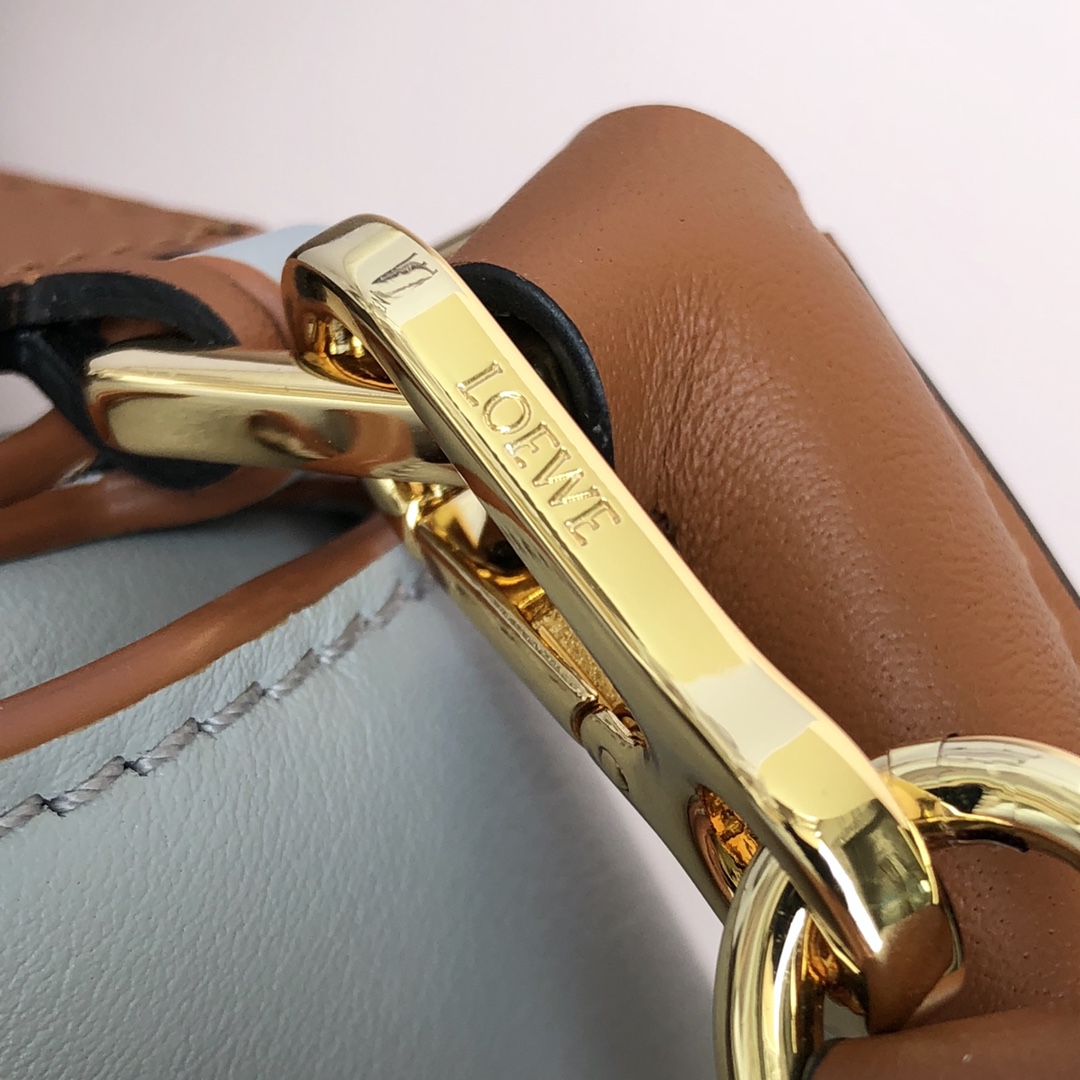 L0ew* mini puzzle bag classic calfskin leather light blue/sand a510u95x34 18 x 12.5 x 8 cm