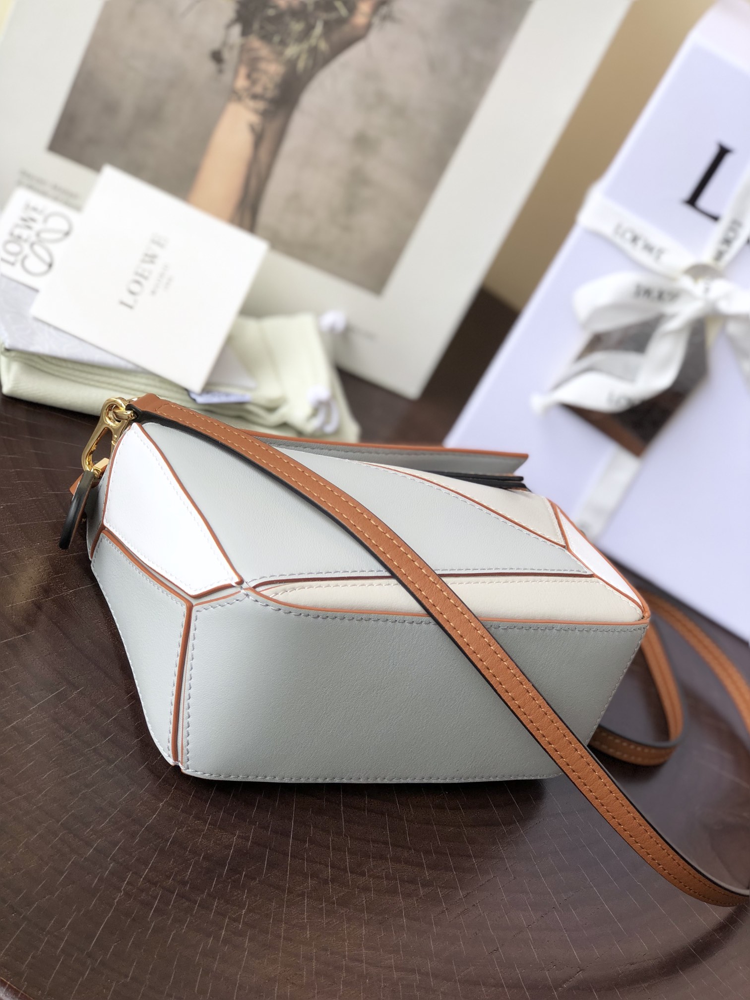 L0ew* mini puzzle bag classic calfskin leather light blue/sand a510u95x34 18 x 12.5 x 8 cm
